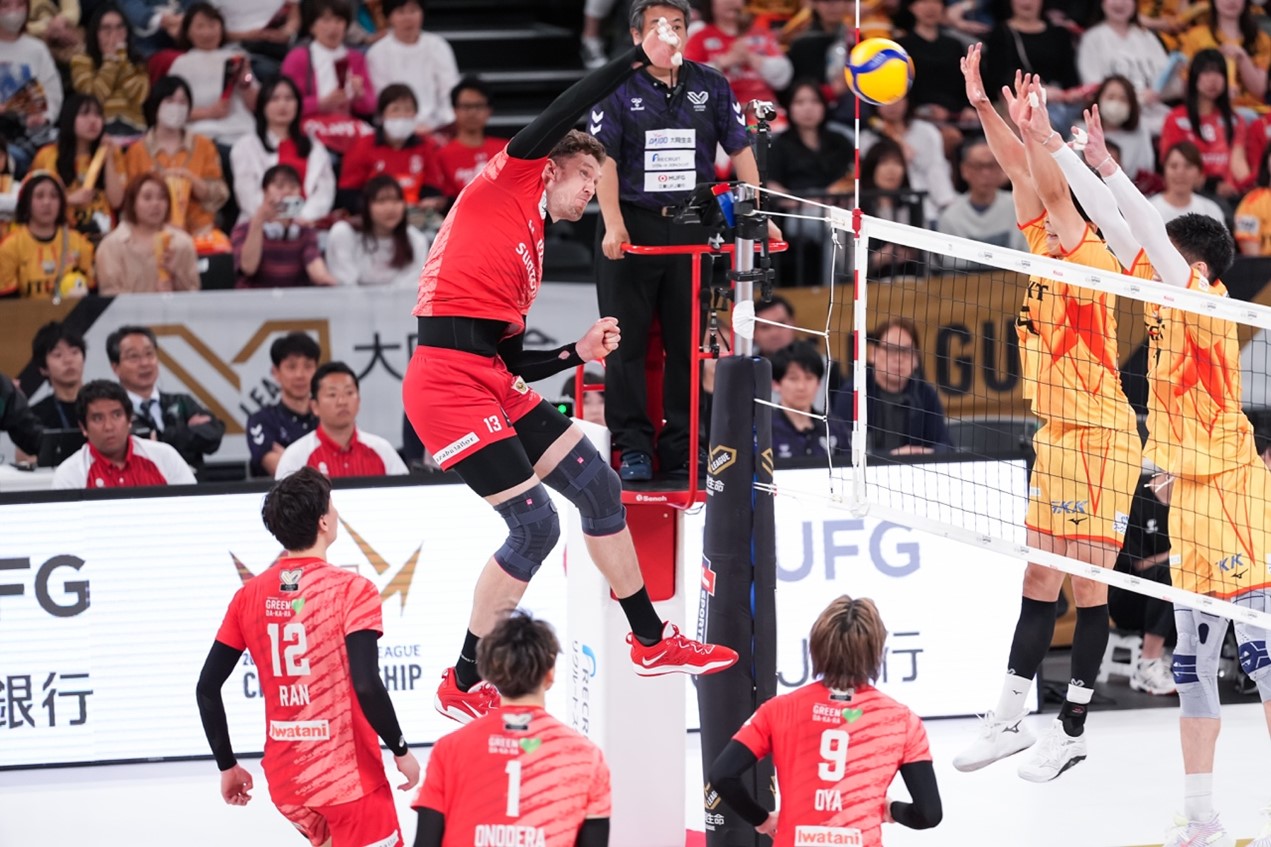 SUNTORY SUNBIRDS OSAKA Edge JTEKT STINGS AICHI in Epic 2024-25 DAIDO LIFE  SV.LEAGUE CHAMPIONSHIP Finals GAME1 News | SV League/Japan Volleyball  League SVL Official website WOMEN